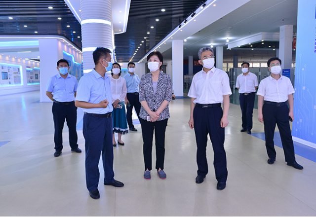 濟(jì)寧市政協(xié)主席、黨組書(shū)記霍媛媛到新風(fēng)光公司調(diào)研